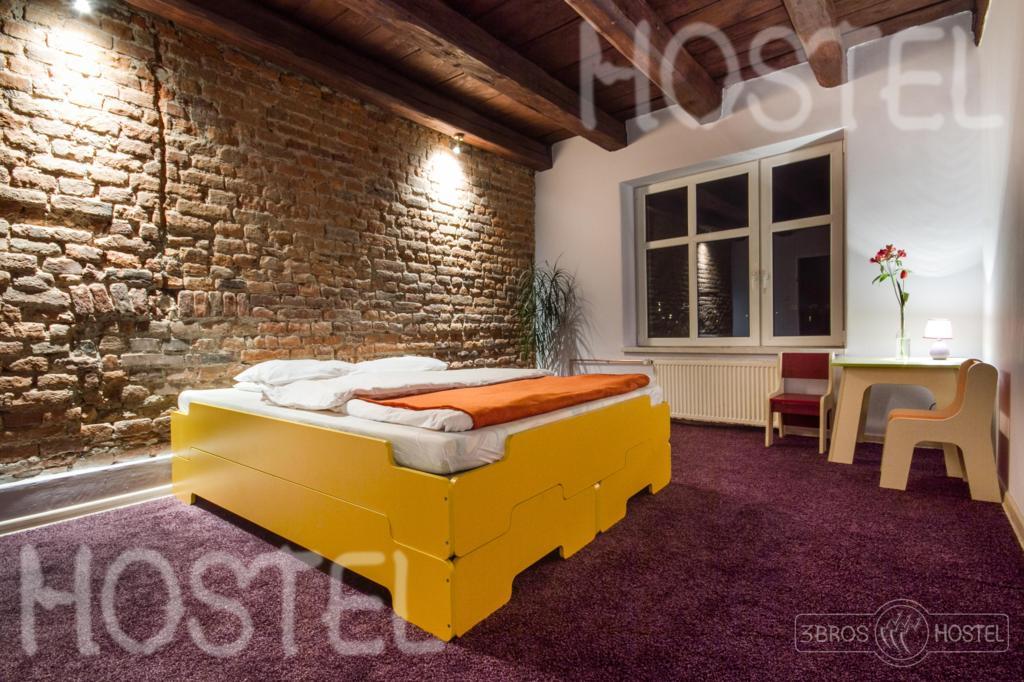 3 Bros' Hostel Cieszyn Цешин Номер фото