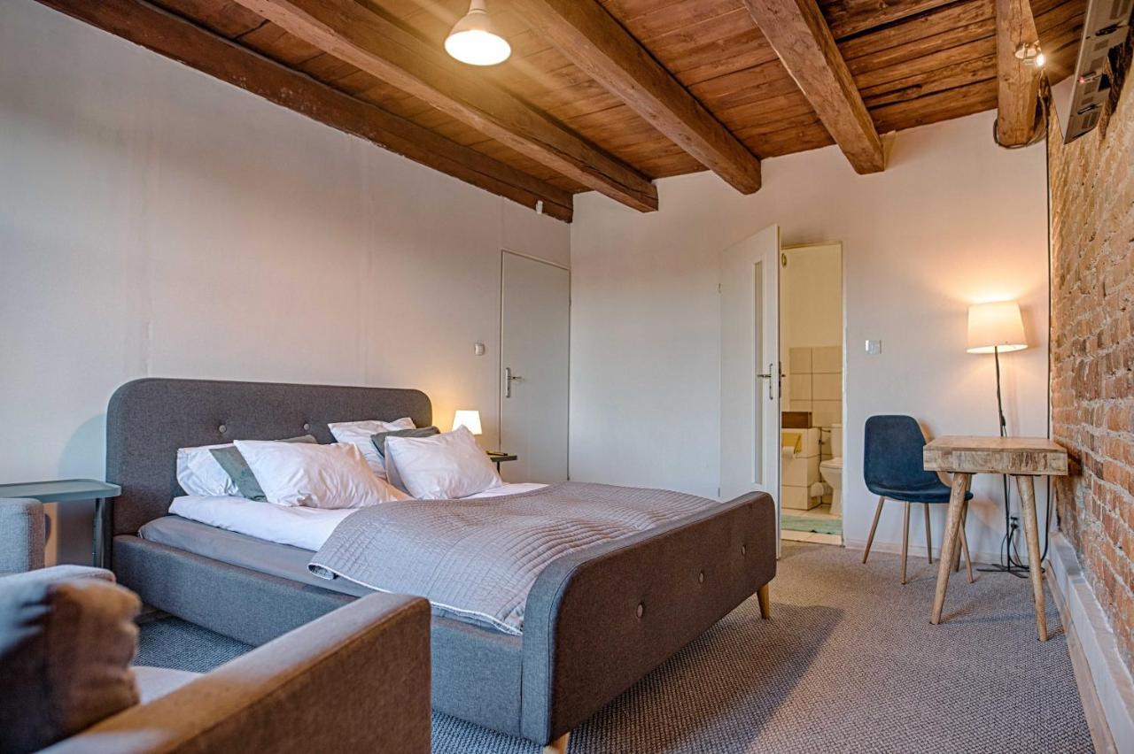 3 Bros' Hostel Cieszyn Цешин Екстер'єр фото