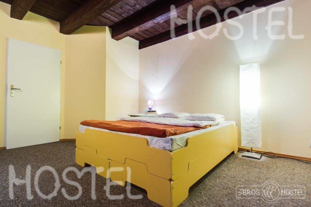 3 Bros' Hostel Cieszyn Цешин Екстер'єр фото