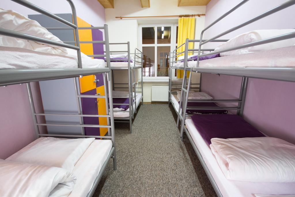 3 Bros' Hostel Cieszyn Цешин Номер фото