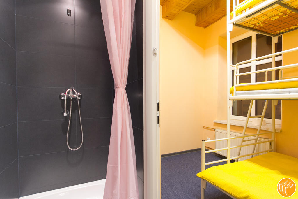 3 Bros' Hostel Cieszyn Цешин Екстер'єр фото