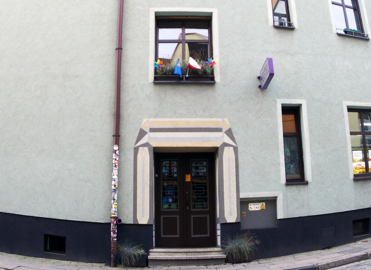 3 Bros' Hostel Cieszyn Цешин Екстер'єр фото